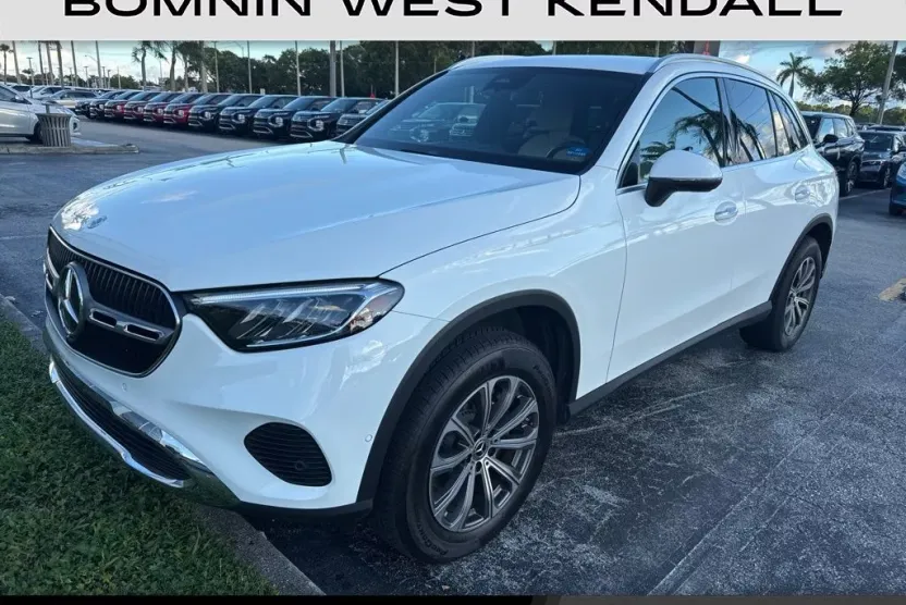2023 Mercedes Benz GLC 300 photo 1