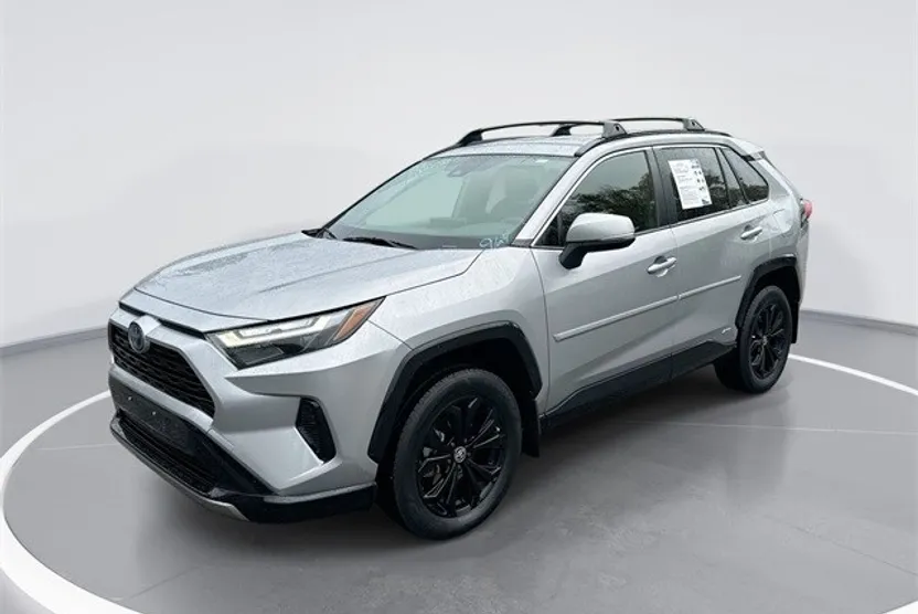 2023 Toyota RAV4 Hybrid SE photo 1