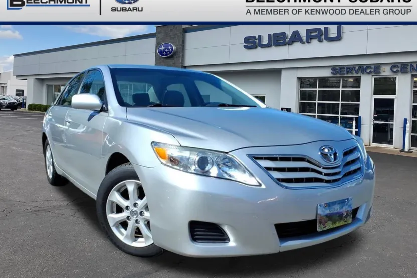 2011 Toyota Camry LE photo 1
