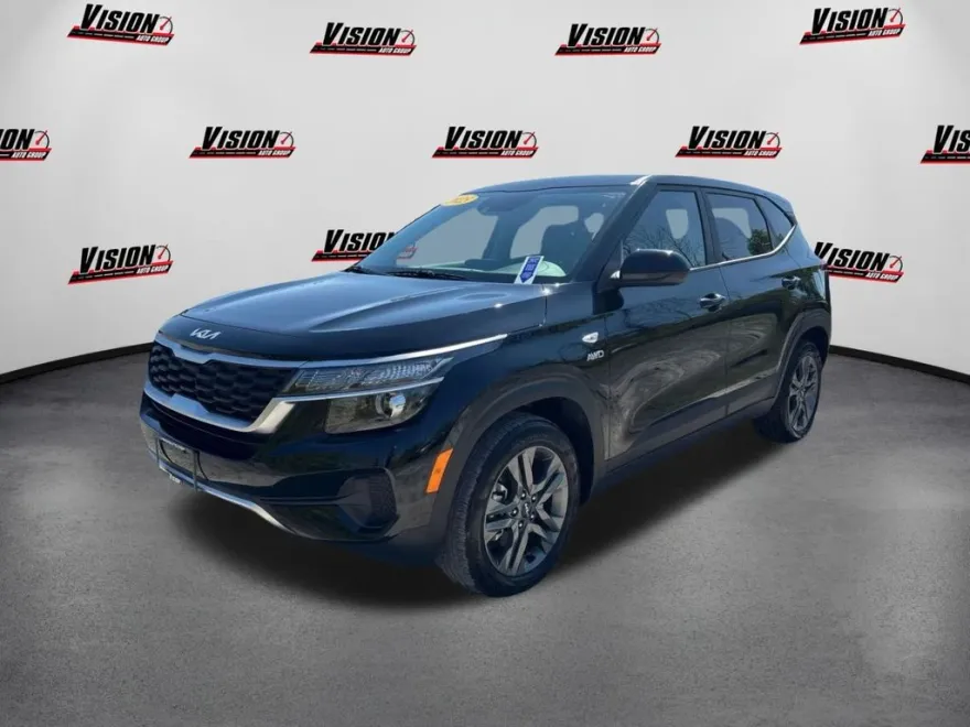 2023 Kia Seltos LX photo 1