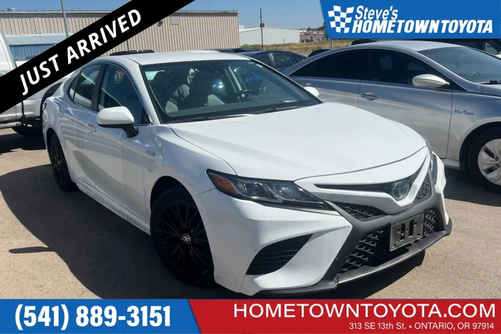 2020 Toyota Camry Hybrid SE photo 1
