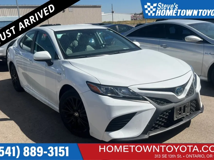 2020 Toyota Camry Hybrid SE photo 1