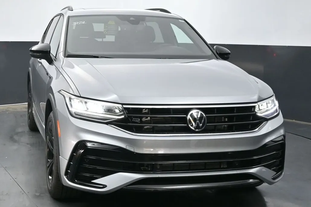 2024 Volkswagen Tiguan SE R-Line Black photo 1