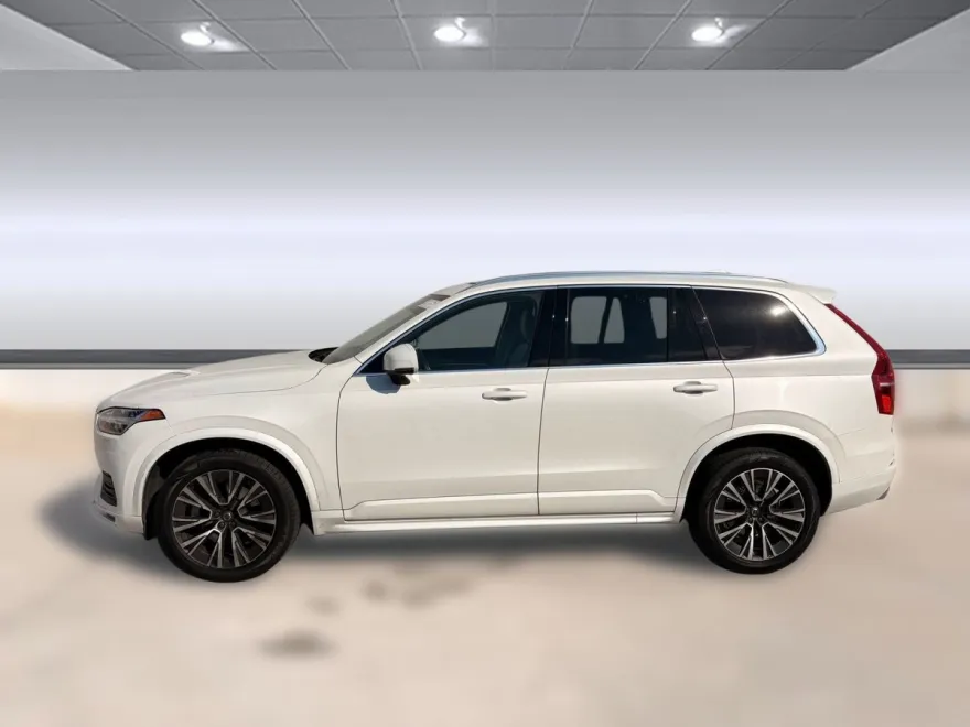 2021 Volvo XC90 Momentum photo 1