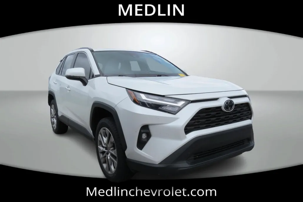 2023 Toyota RAV4 XLE Premium photo 1