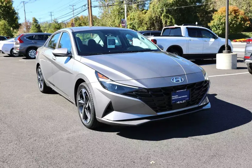 2023 Hyundai Elantra SEL photo 1