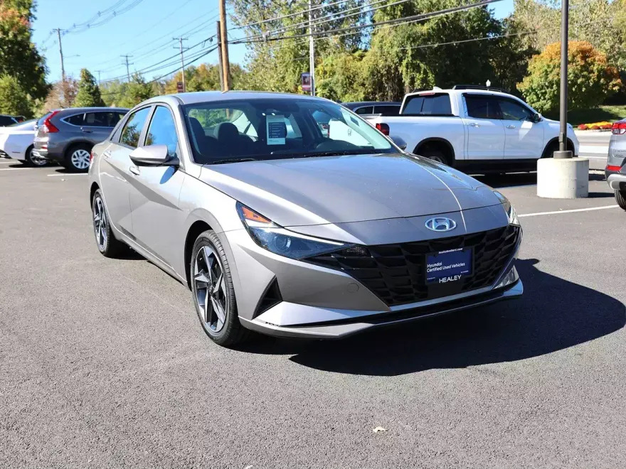 2023 Hyundai Elantra SEL photo 1
