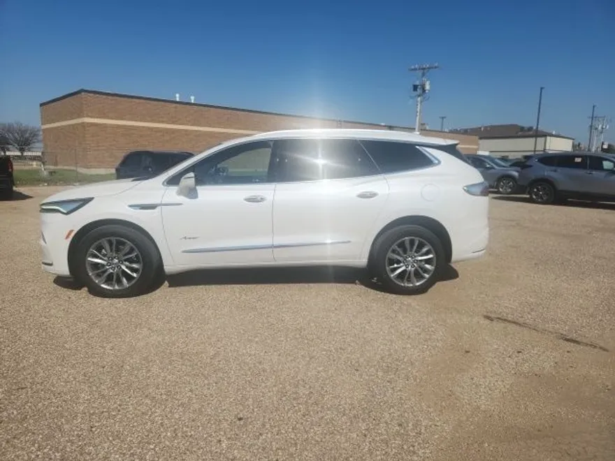 2024 Buick Enclave Avenir photo 1