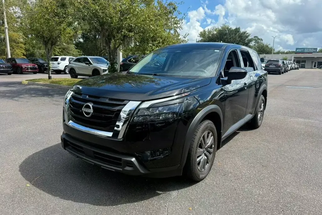 2025 Nissan Pathfinder S photo 1