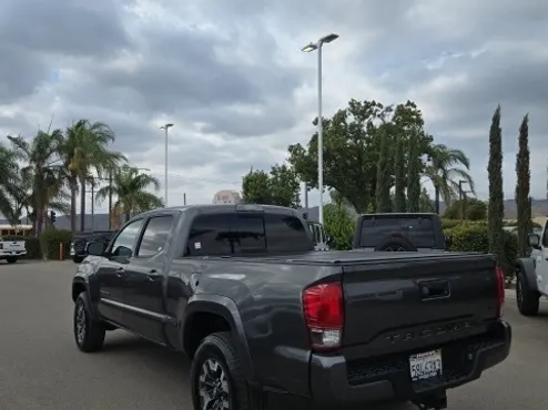 2017 Toyota Tacoma SR5 photo 4