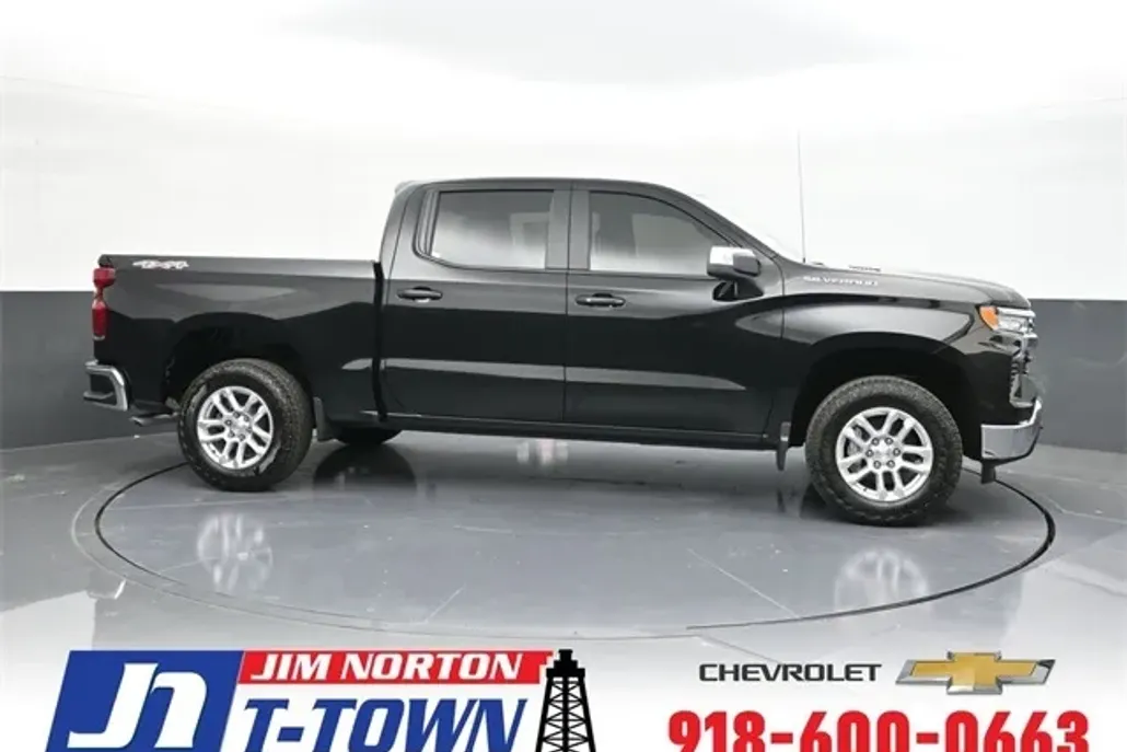 2025 Chevrolet Silverado 1500 LT photo 1
