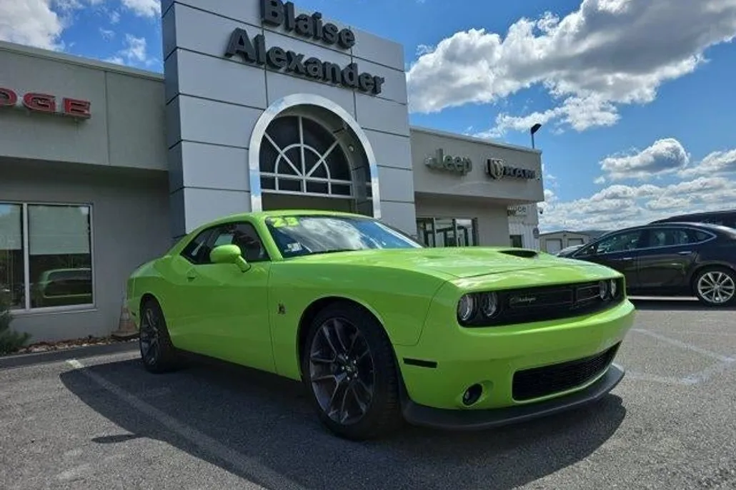 2023 Dodge Challenger R/T Scat Pack photo 1