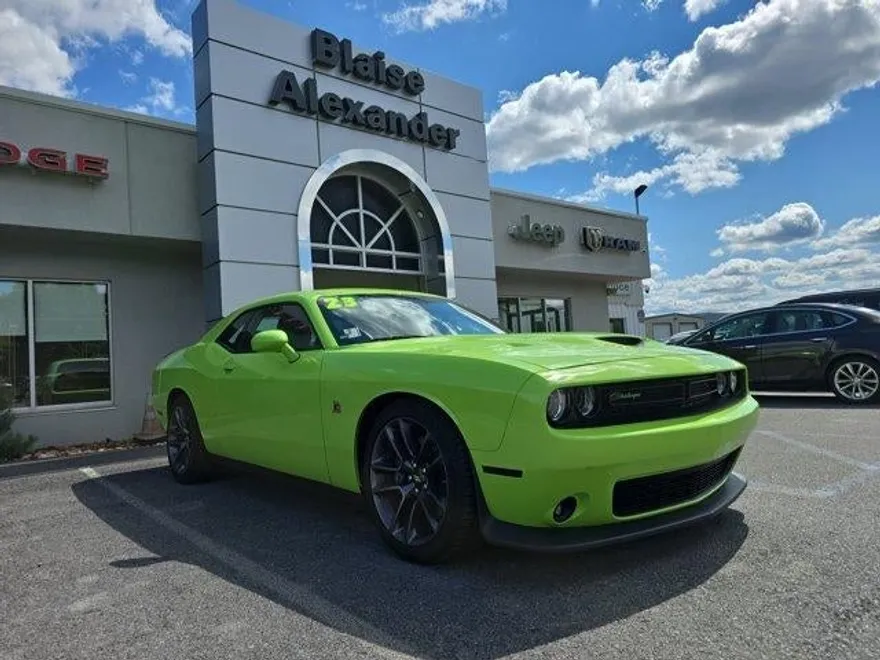 2023 Dodge Challenger R/T Scat Pack photo 1