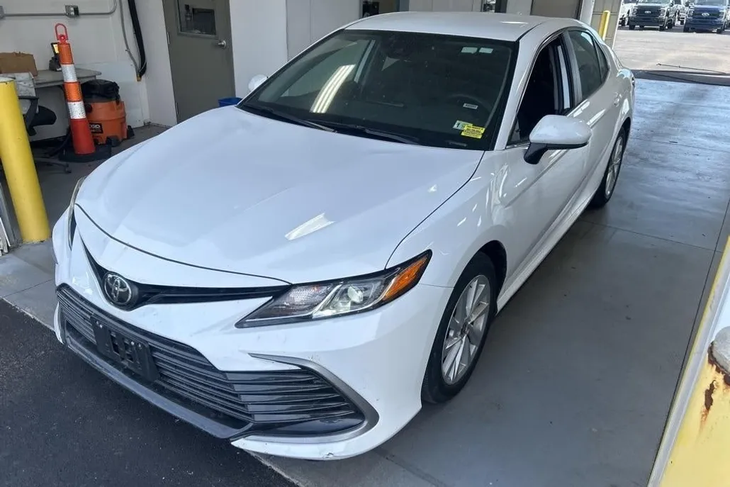 2024 Toyota Camry LE photo 1