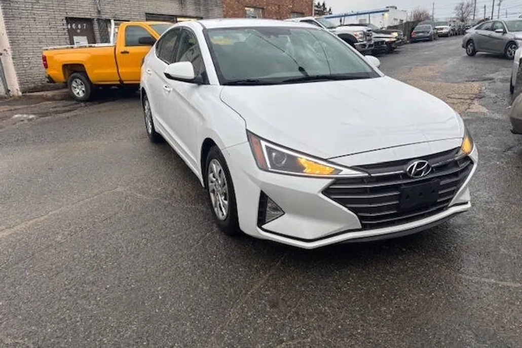 2020 Hyundai Elantra SE photo 1