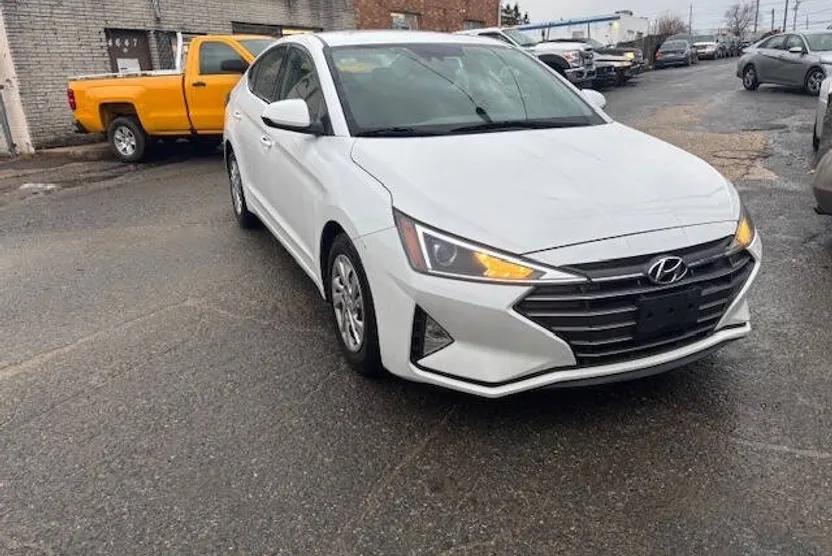 2020 Hyundai Elantra SE photo 1
