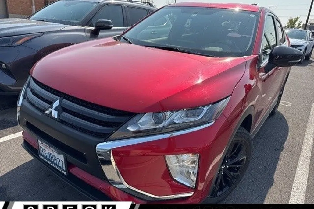 2020 Mitsubishi Eclipse Cross LE photo 1