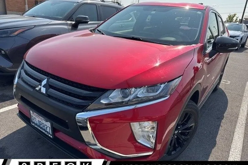2020 Mitsubishi Eclipse Cross LE photo 1
