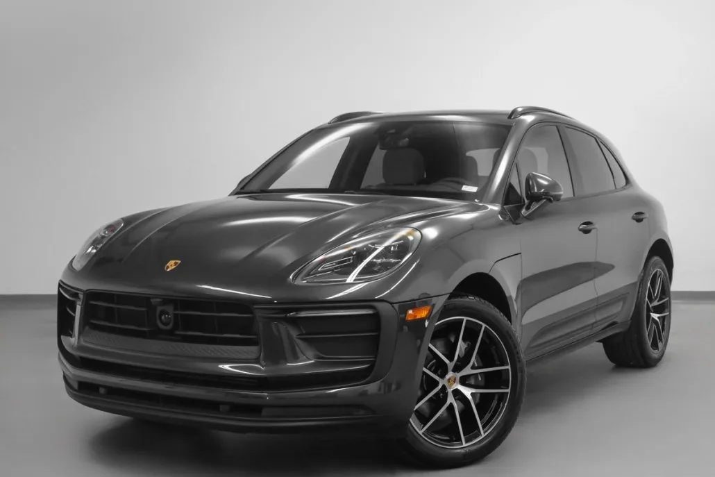 2025 Porsche Macan T photo 1