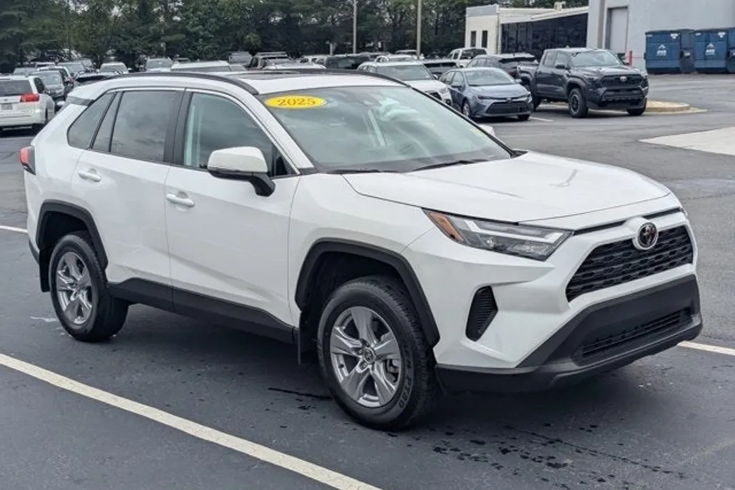 2025 Toyota RAV4 XLE photo 1