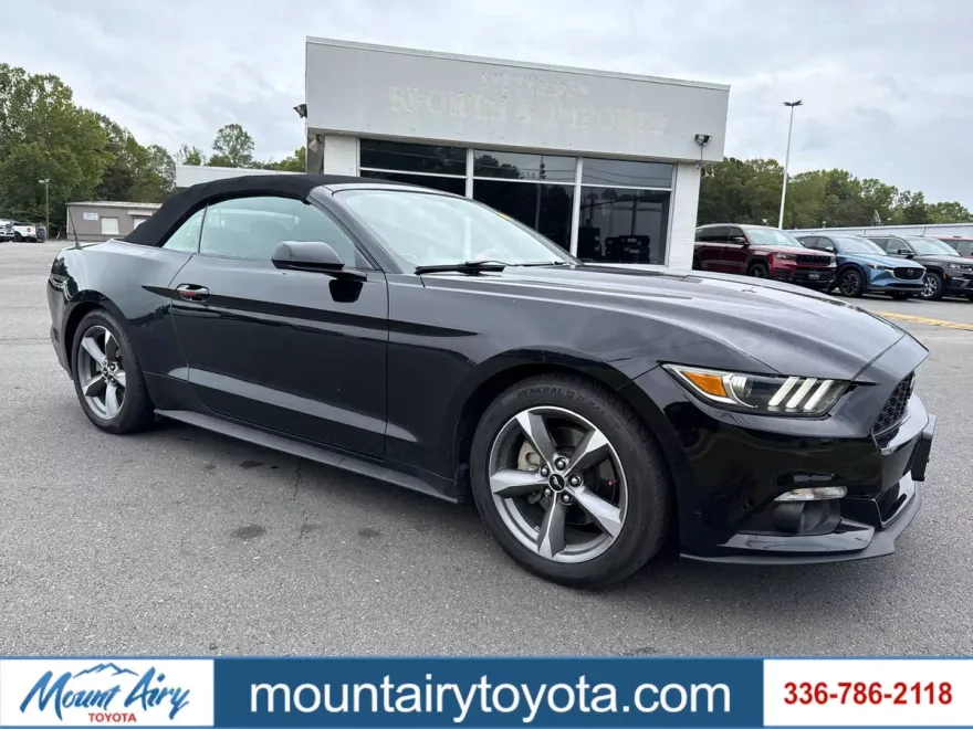 2015 Ford Mustang V6 Convertible photo 1