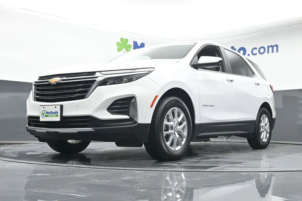 2023 Chevrolet Equinox LT photo 1