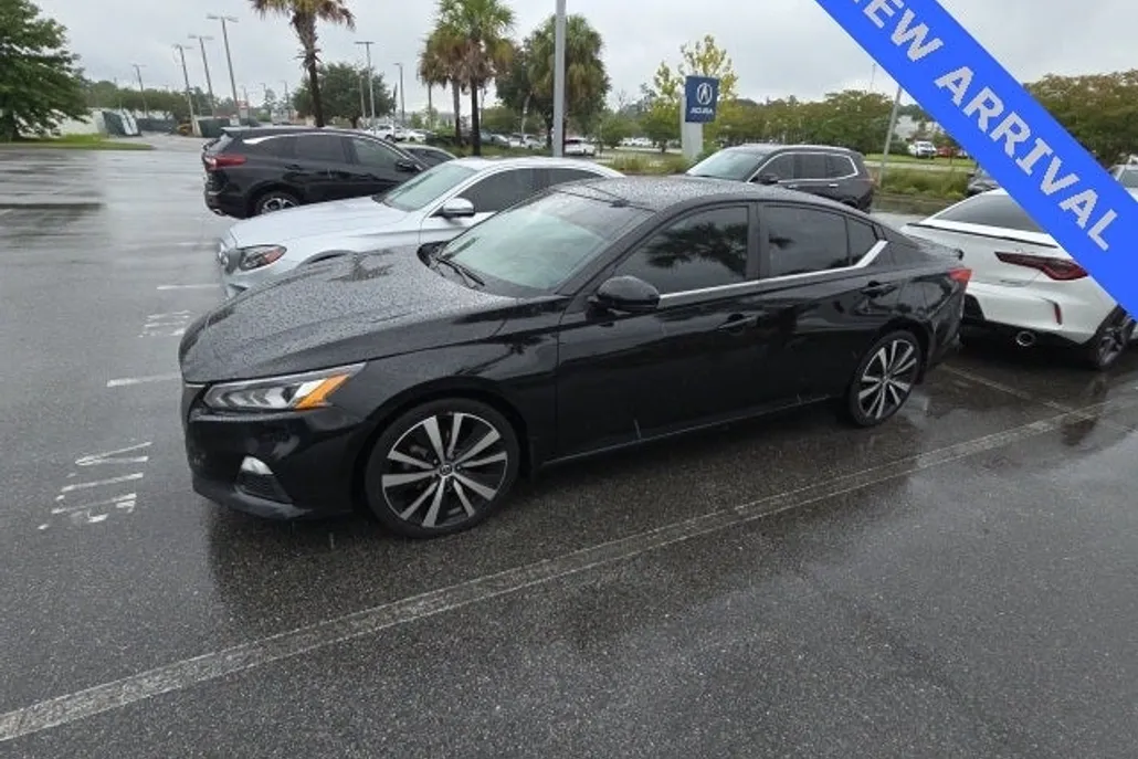 2022 Nissan Altima SR photo 1