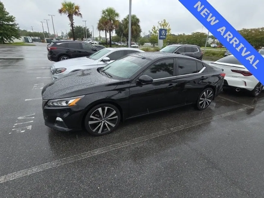 2022 Nissan Altima SR photo 1