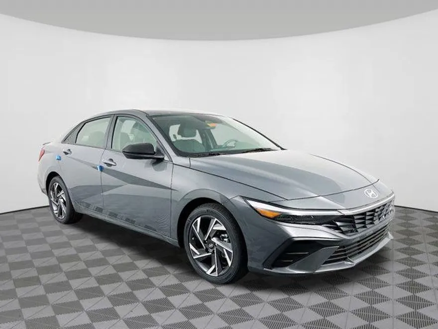 2025 Hyundai Elantra SEL Sport photo 1