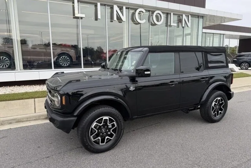 2022 Ford Bronco Outer Banks photo 1