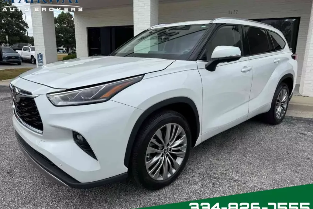 2023 Toyota Highlander Platinum photo 1
