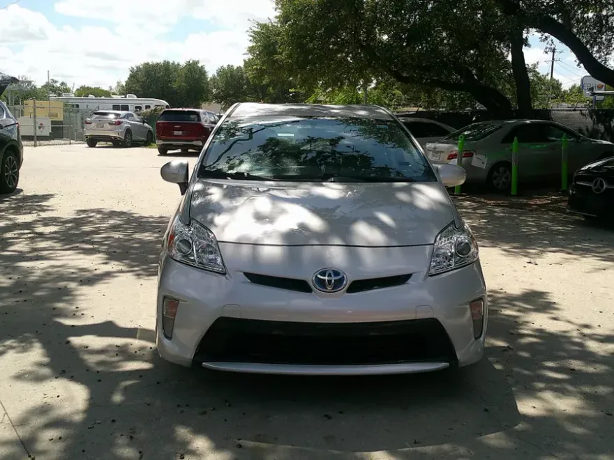 2015 Toyota Prius One photo 1