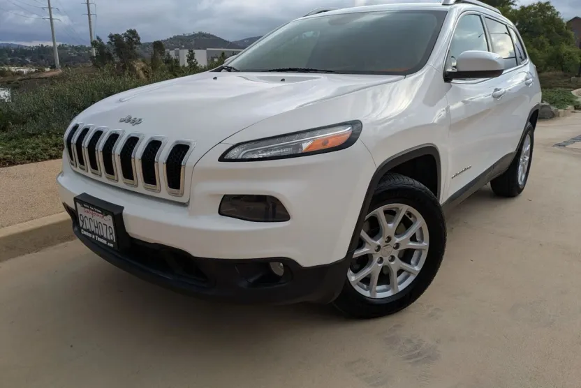 2015 Jeep Cherokee Latitude Sport photo 1