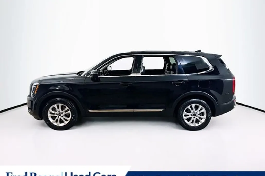 2022 Kia Telluride LX photo 1