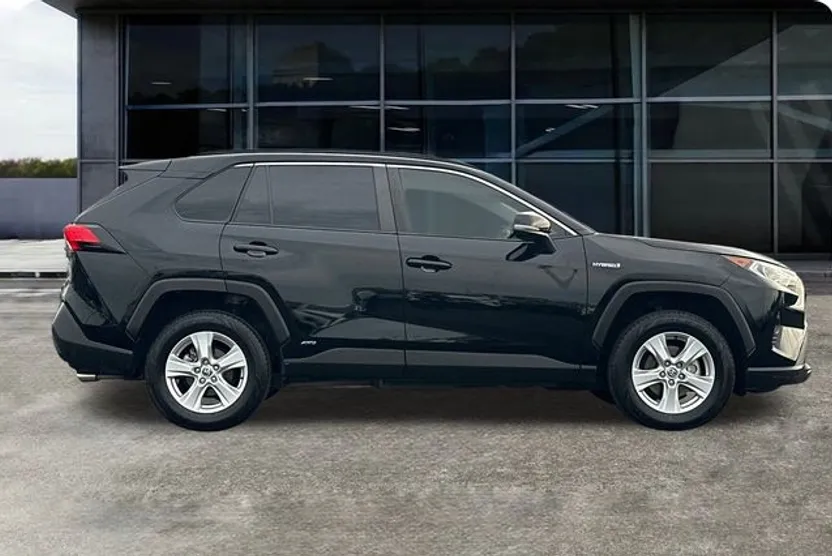 2020 Toyota RAV4 Hybrid XLE photo 1