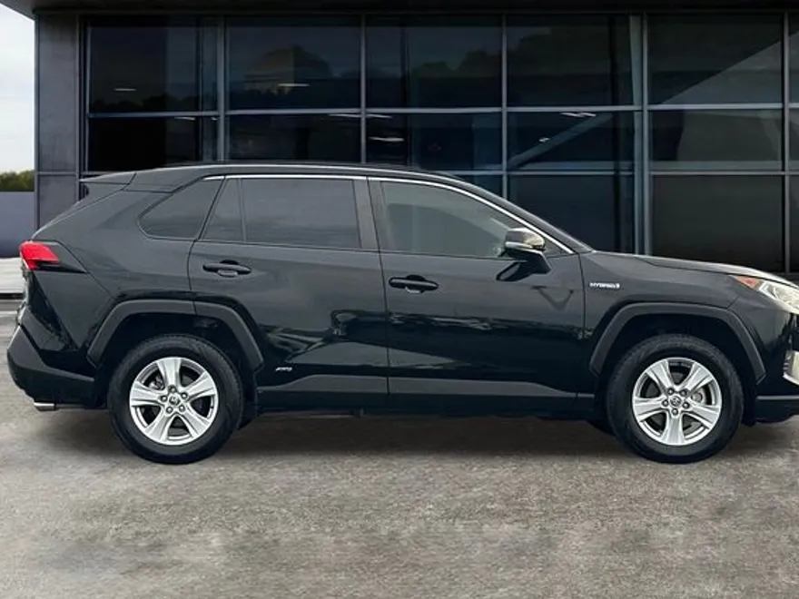 2020 Toyota RAV4 Hybrid XLE photo 1