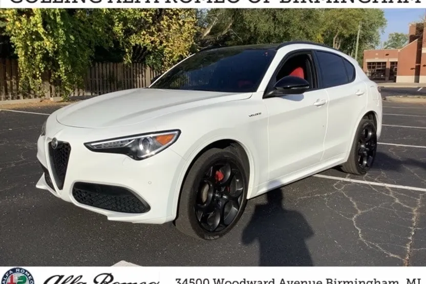 2023 Alfa Romeo Stelvio Ti photo 1