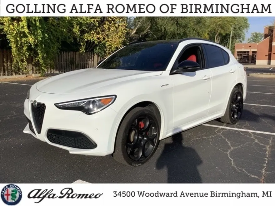 2023 Alfa Romeo Stelvio Ti photo 1