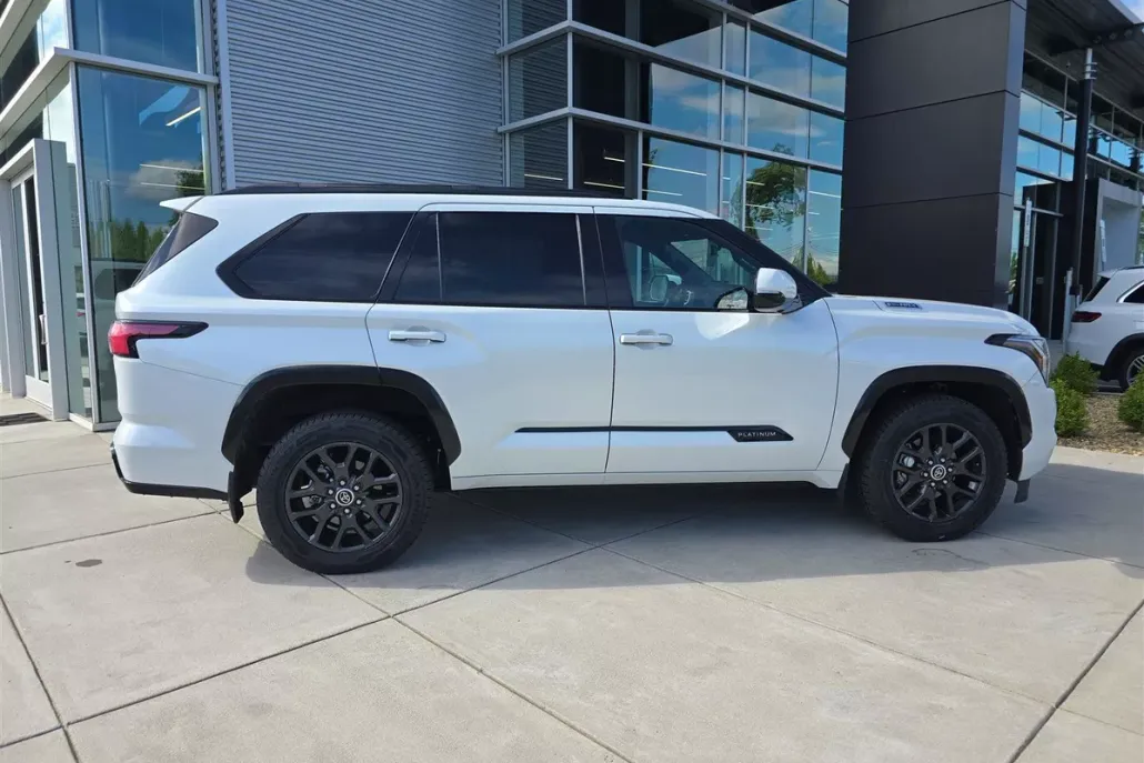 2023 Toyota Sequoia Platinum photo 1