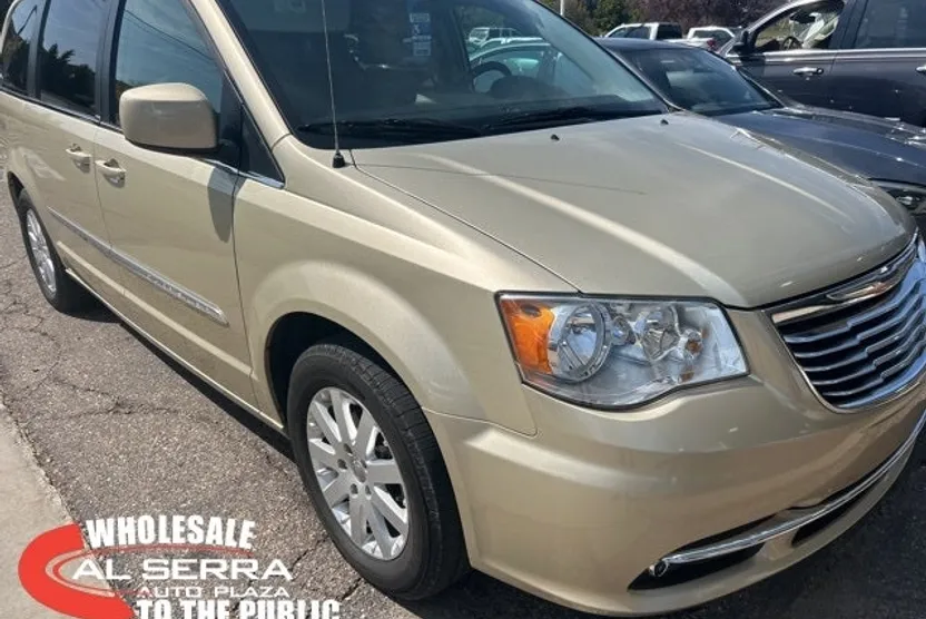 2011 Chrysler Town & Country photo 1