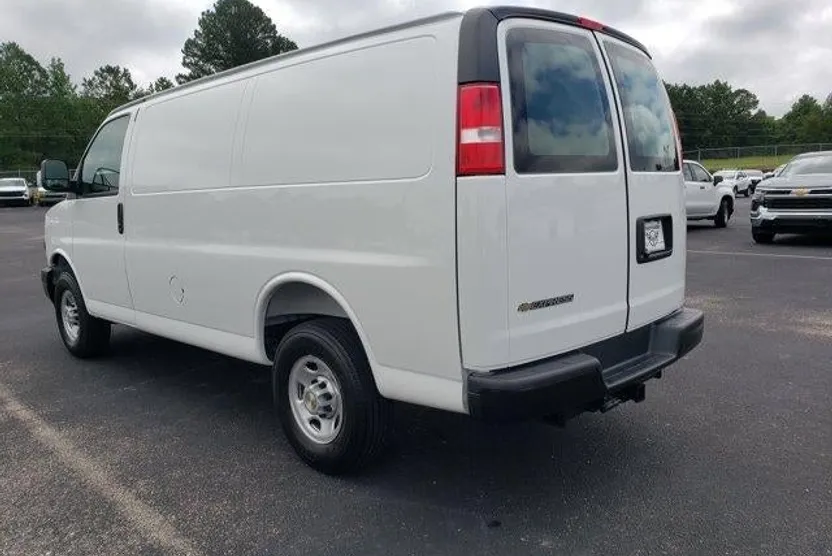 2025 Chevrolet Express Cargo 2500 Base photo 1