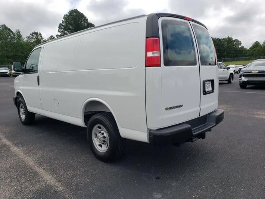 2025 Chevrolet Express Cargo 2500 Base photo 1