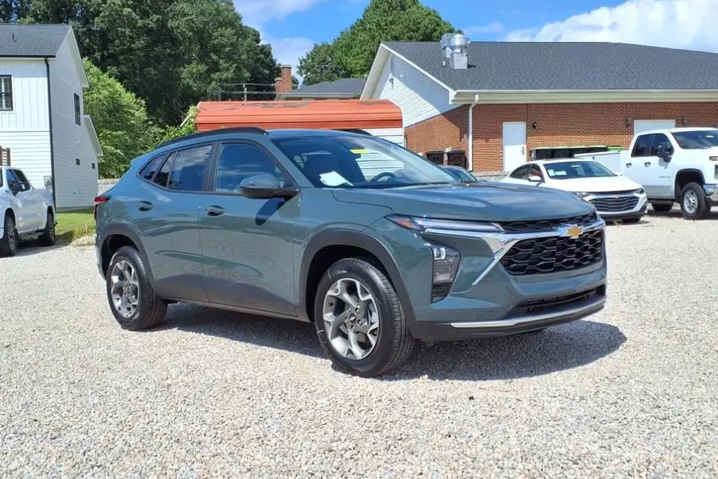 2025 Chevrolet Trax LT photo 1