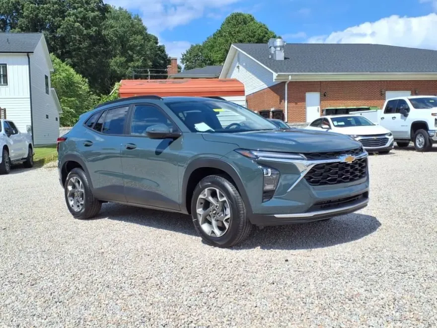 2025 Chevrolet Trax LT photo 1
