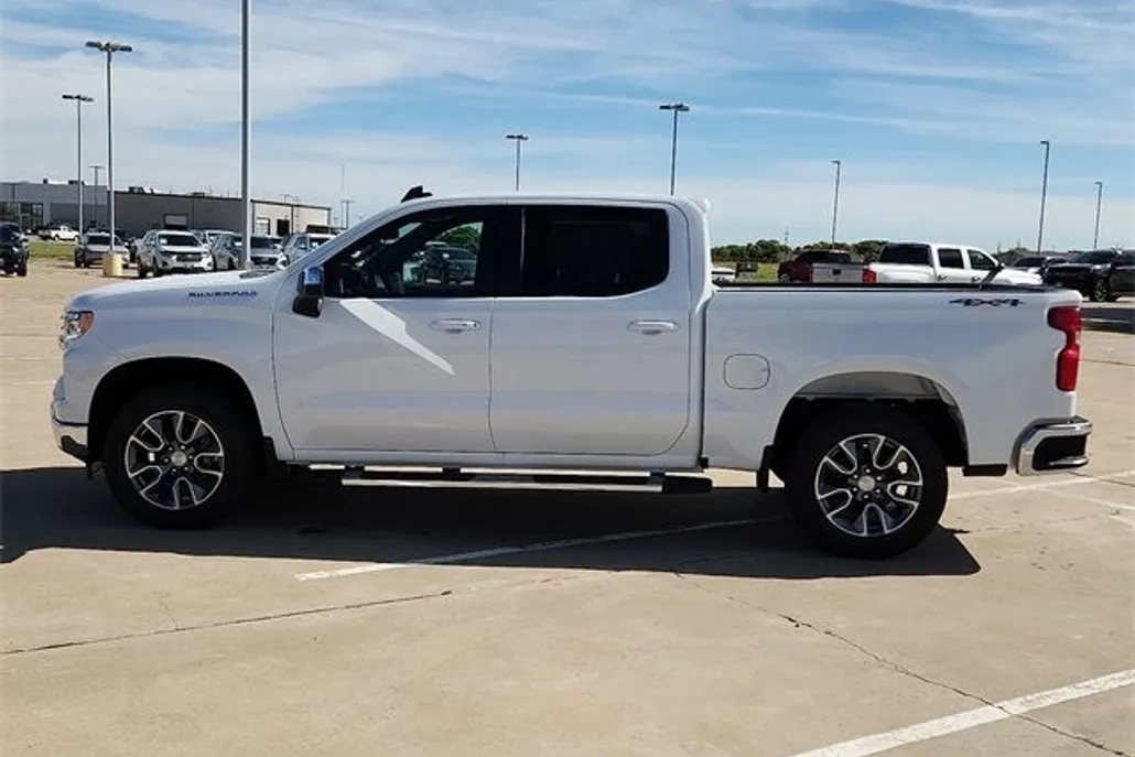 2025 Chevrolet Silverado 1500 LT photo 1