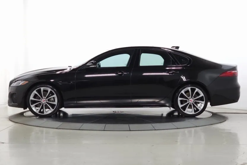 2022 Jaguar XF R-Dynamic SE photo 1
