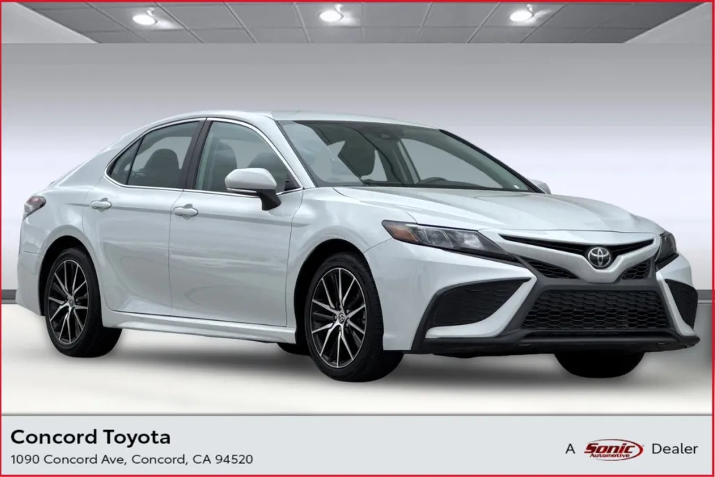 2023 Toyota Camry SE photo 1
