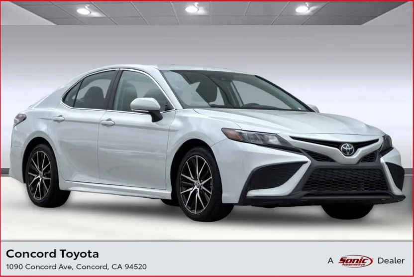 2023 Toyota Camry SE photo 1