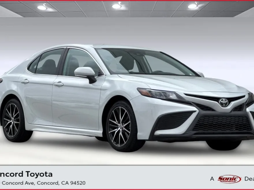 2023 Toyota Camry SE photo 1