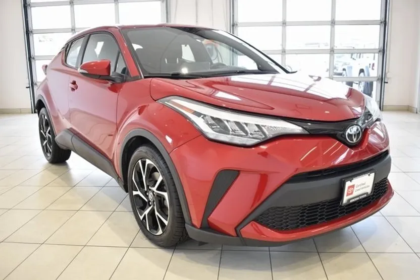 2021 Toyota C-HR XLE photo 1